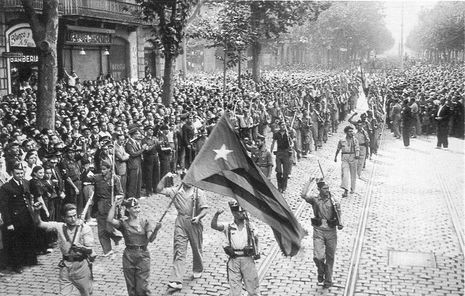 A les armes catalans!. Llum als ulls i força al braç! Ja tens totes les imatges al cap, però saps que la canço que les acompanyi serà determinant per l'èxit de la campanya. Quina? - EMTV