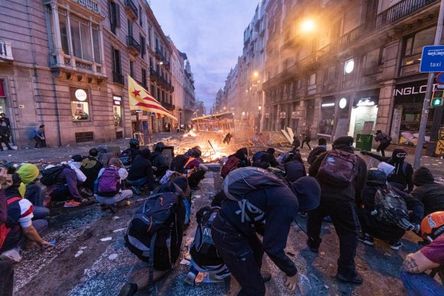 Himnes Revolucionaris. Quina cançó, de les que s'han fet servir a les revolucions que es fan i desfan, creus que és la millor? - EMTV