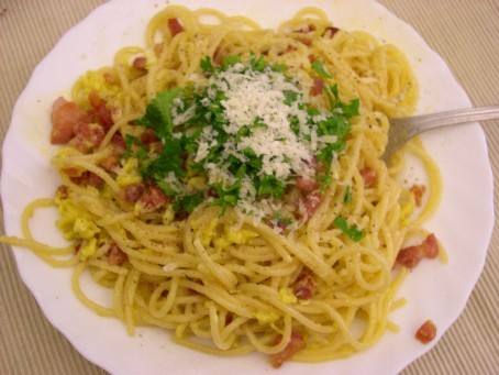 Spaghetti a la carbonara.  - EMTV